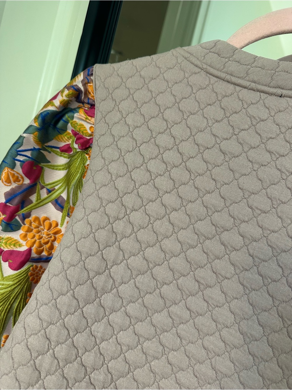 Pinky-Mauve Quilted Top with Tapestry Sleeves - Picture 6 of 12